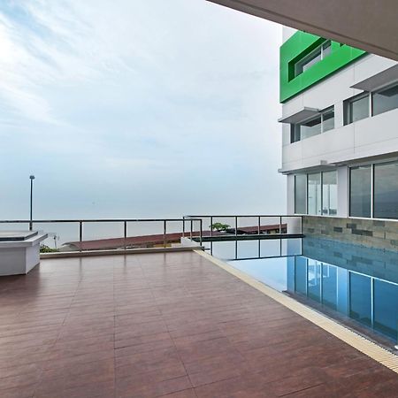 Whiz Prime Hotel Megamas Manado Extérieur photo