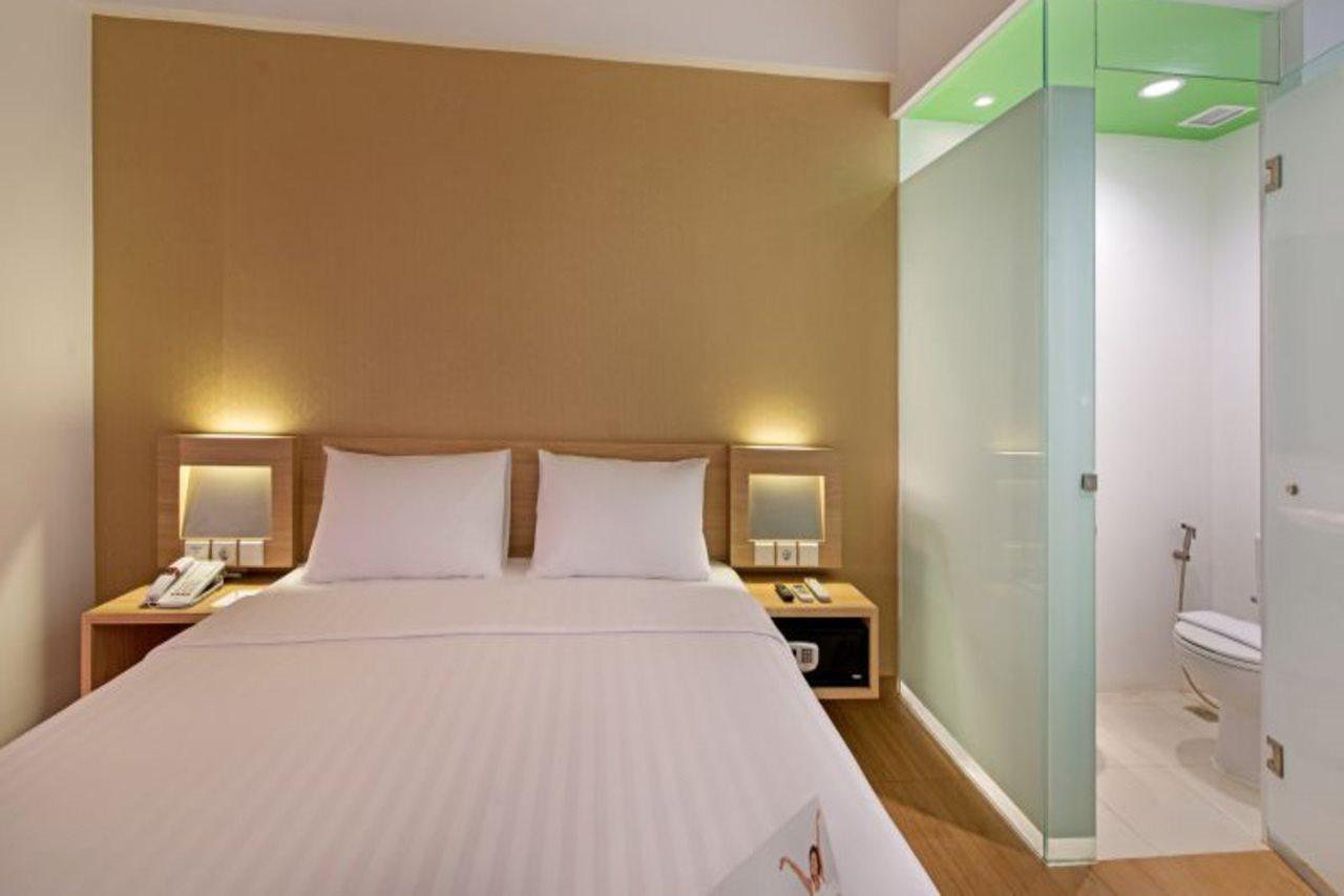 Whiz Prime Hotel Megamas Manado Extérieur photo