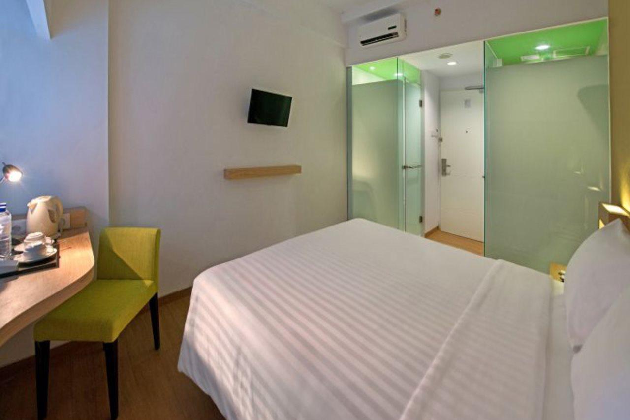 Whiz Prime Hotel Megamas Manado Extérieur photo