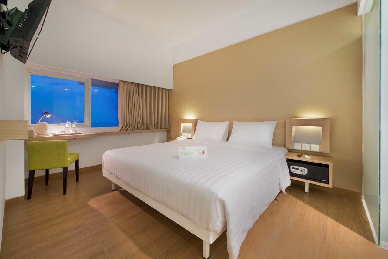 Whiz Prime Hotel Megamas Manado Extérieur photo