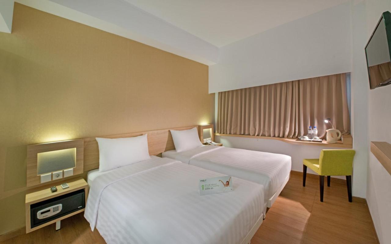Whiz Prime Hotel Megamas Manado Extérieur photo