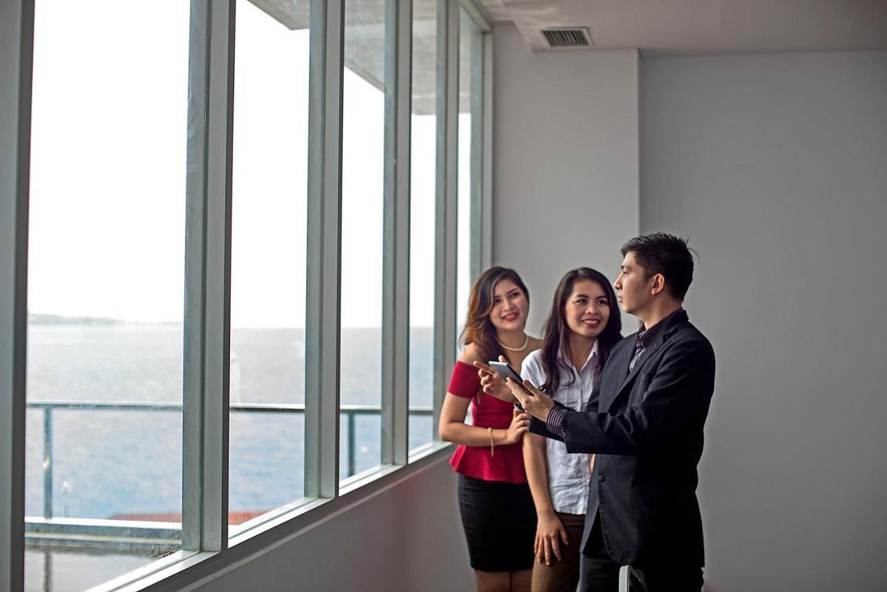 Whiz Prime Hotel Megamas Manado Extérieur photo